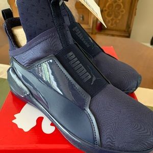 Puma women’s sneakers, size 7, peacock blue